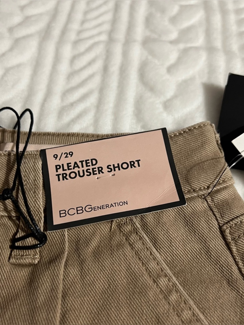 💗 *NEW* BCBGeneration - Khaki Pleated Women’s Shorts - Picture 4 of 9